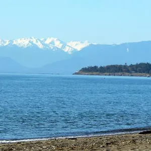  Apartment The Royal Bay Escape: Cozy 2 Bedrooms Garden Canada